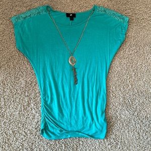 IZ Byer top for women’s size small